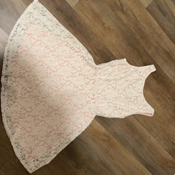 Light blush pink dress - Picture 3 of 4